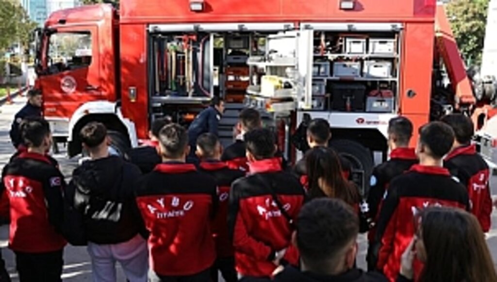İtfaiyecilik Öğrencilerine Deneyimlerini Aktarıyorlar
