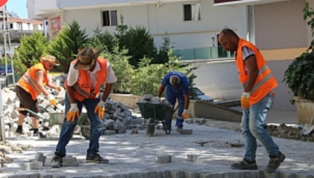 Atakum Belediyesi ekiplerinin yoğun yol mesaisi
