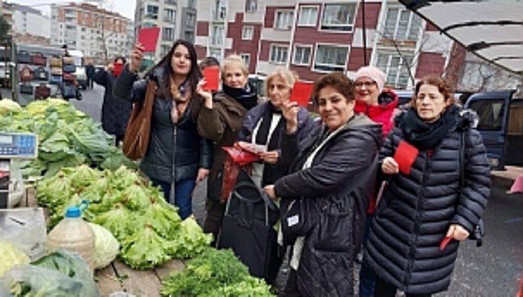 CHP Kadın Kollarından 'İktidara Kırmızı Kart!'