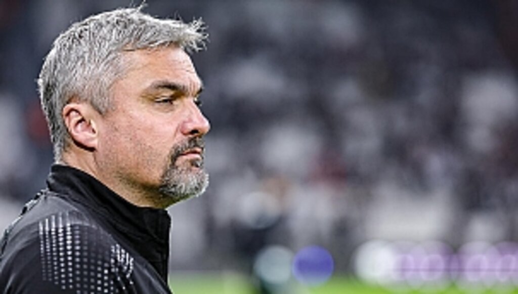 Hakem Maça Müdahale Etti