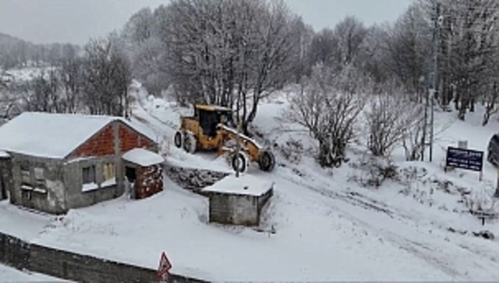 Atakum Belediyesi Ekiplerinin Yoğun Kar Mesaisi