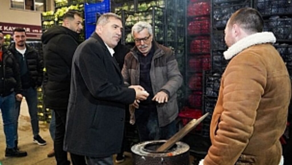 Başkan Mucur Sebze ve Meyve Hali Esnafıyla Bir Araya Geldi