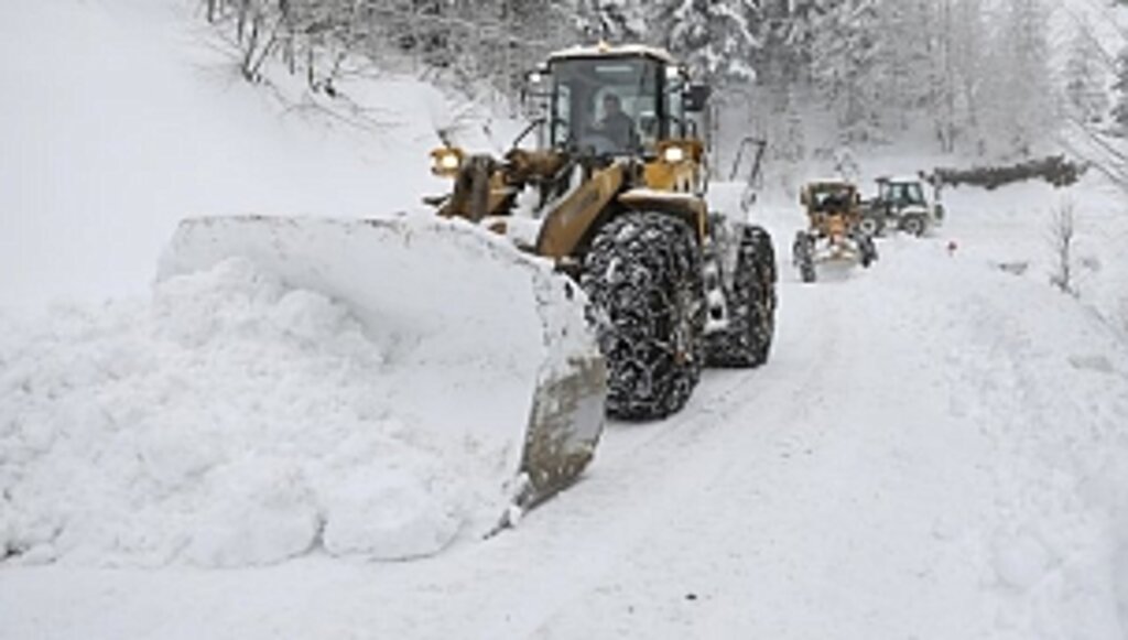 Büyükşehir 17 İlçede 800'den Fazla Personel 500'den Fazla Araç İle 7/24 Sahada