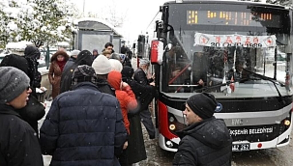 Büyükşehir'den Yoğun Kar Yağışına Rağmen "Kesintisiz Ulaşım"