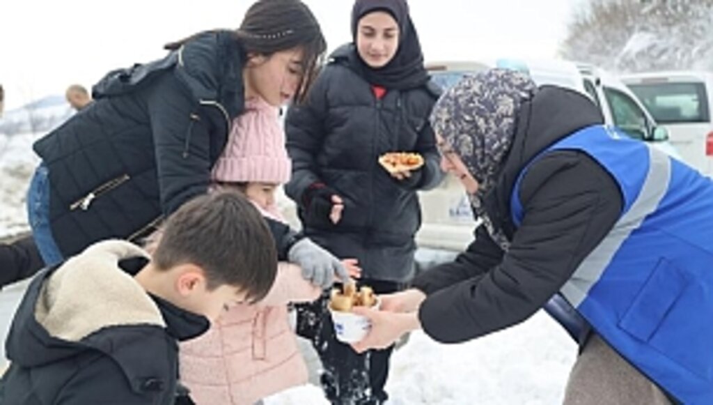 Kartopu Oynayan Çocuklara Canik Belediyesi'nden Sürpriz