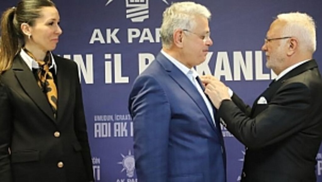 14 Belediye Meclis Üyesi AK Parti'ye Katıldı