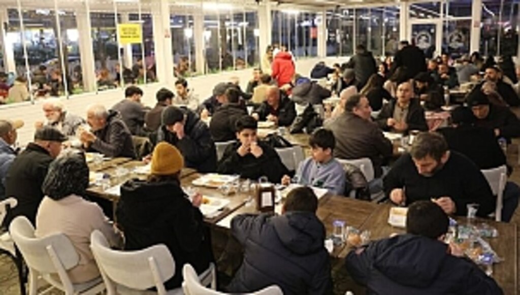 Atakum Belediyesinin Dayanışma Sofrası İlk Gününde Doldu Taştı