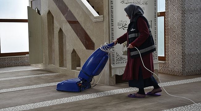 Atakum'daki Camilerde Ramazan Temizliği