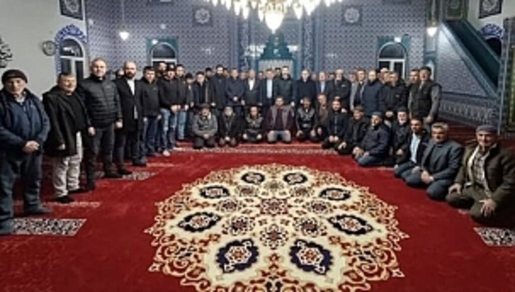 Başkan İkiz, Çiftlik Mahallesi'nde İftar Programına Katıldı