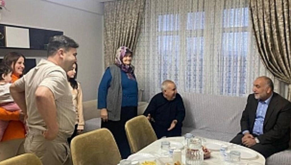 Başkan Sandıkçı'dan Çat Kapı İftar 