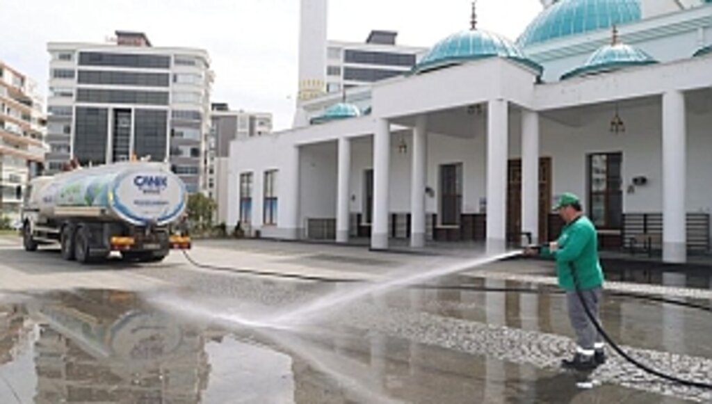 Canik'te Camilerde Bayram Temizliği