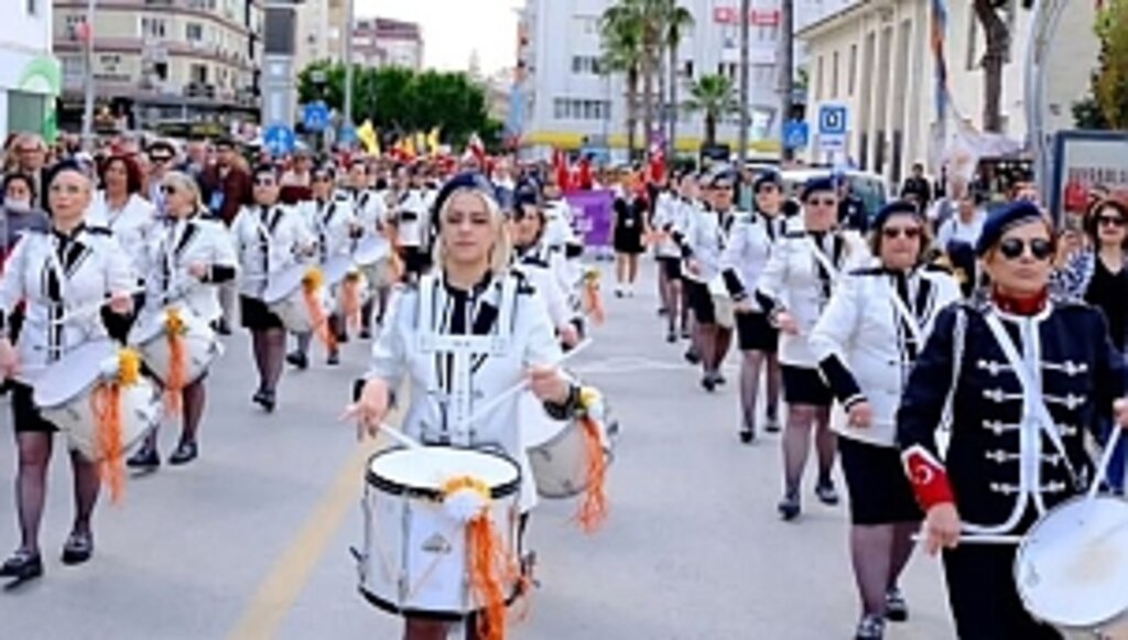 Atakum Kadın Bandosu Uluslararası Portakal Çiçeği Karnavalı'nda