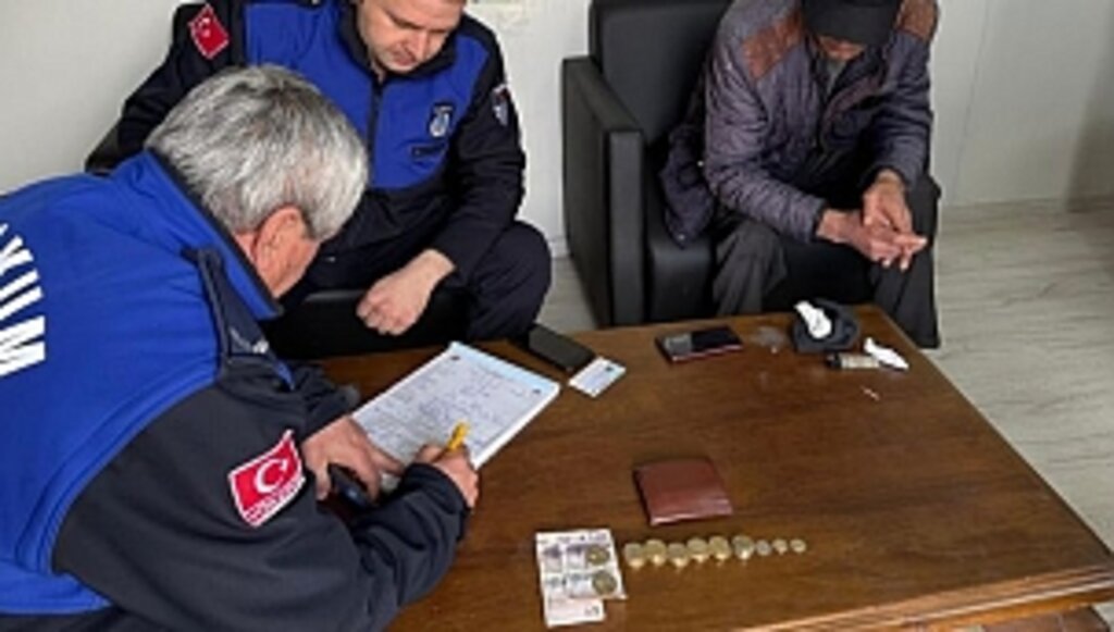 Atakum Zabıtası Dilencilere Geçit Vermiyor