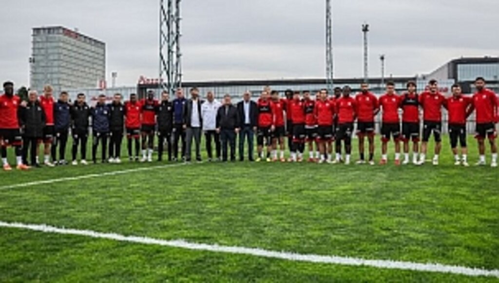 Samsunspor'da Yönetim, Teknik Ekip, Futbolcular Bayramlaştı