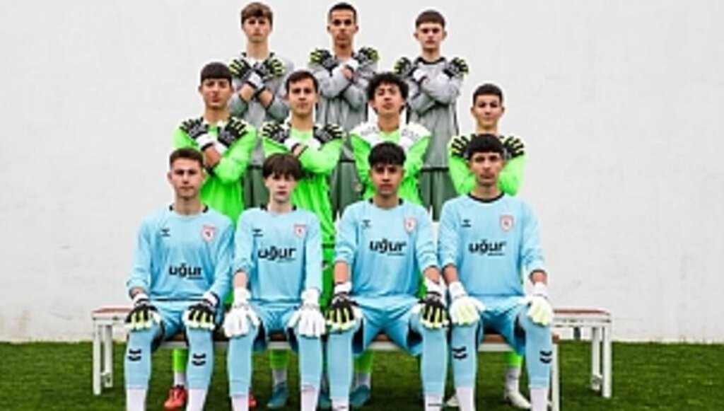 Samsunspor'dan Genç Kalecilere Hediye Eldiven