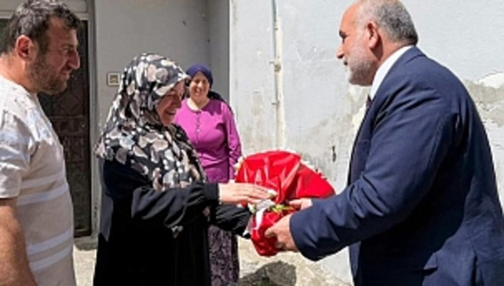 Başkan Sandıkçı'dan Şehit Annelerine Ziyaret
