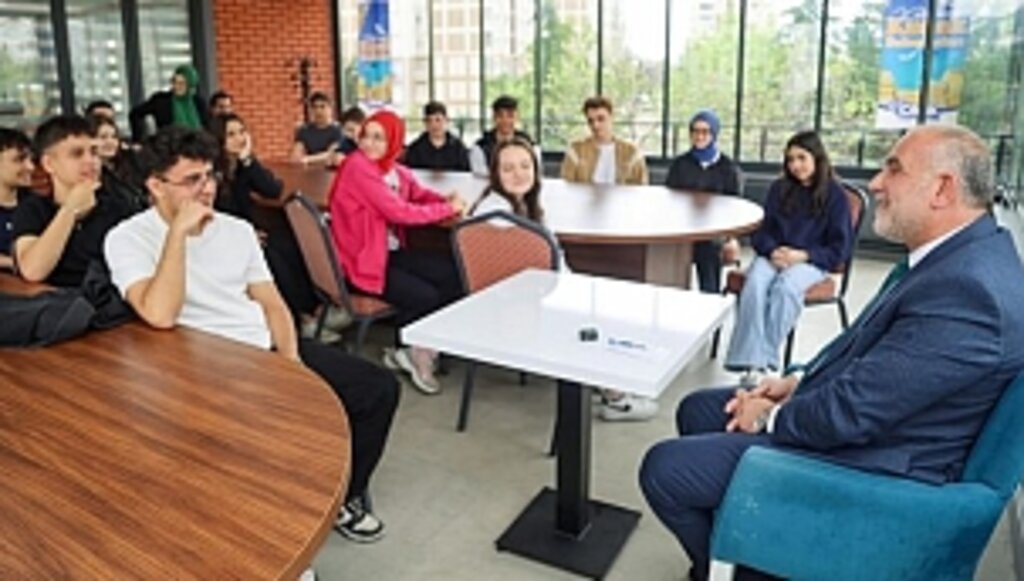 Kütüphane Buluşmalarında Konuk Başkan Sandıkçı