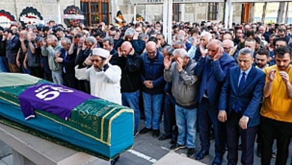 Samsunspor Aşığı Beren, Gözyaşlarıyla Uğurlandı