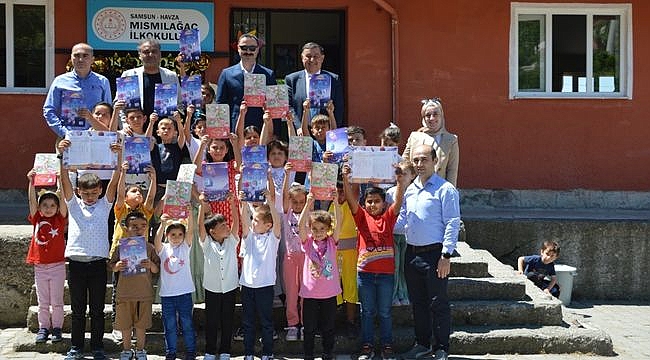 Başkan İkiz ve Kaymakam Ayvat Öğrencilerle Karne Verdi