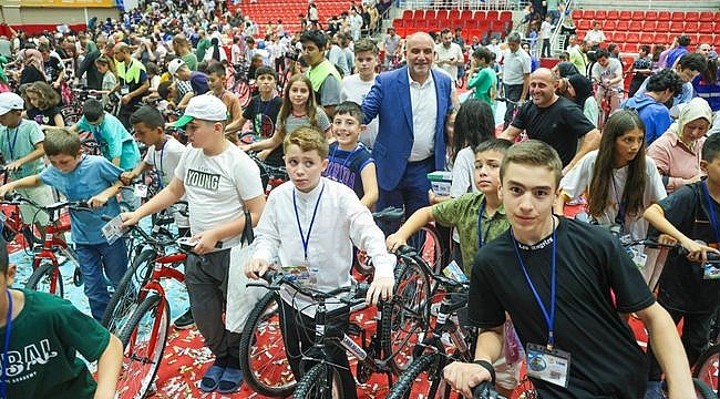 Canik'te Camiler Çocuklarla, Çocuklar Hediyelerle Buluşuyor!