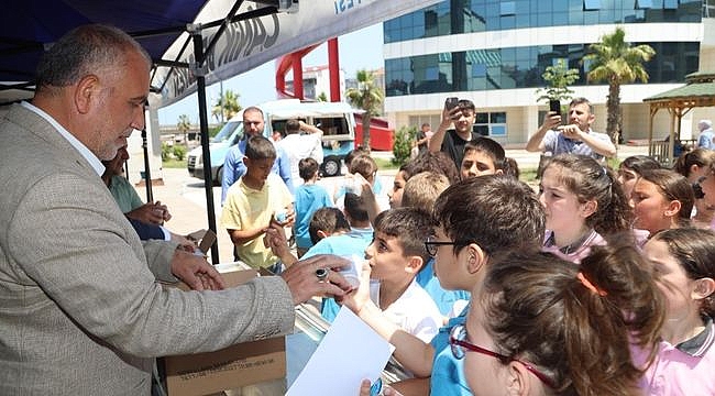 Çocuklardan Başkan Sandıkçı'ya Sevgi Seli