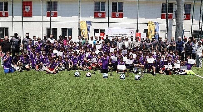 "Kaybetmek Yok" Minikler Futbol Şenliği Coşkulu Bir Finalle Sona Erdi