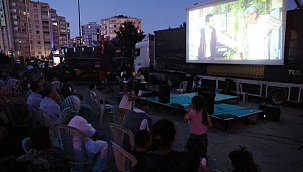 İlkadım'da Açık Hava Sinema Gecesine Yoğun İlgi