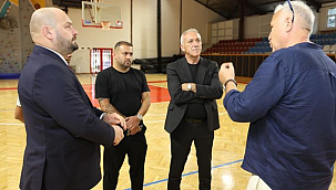 Ayranı Yok İçmeye Tahtırevanla Gider …. Misali