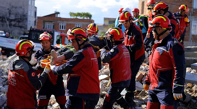 Büyükşehir'den Nefes Kesen Deprem Tatbikatı