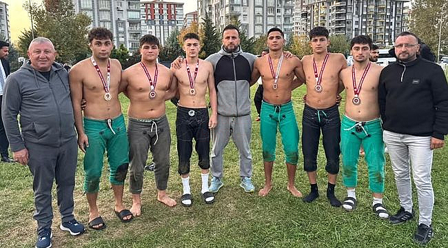 İlkadımlı Güreşçiler Başarıya Doymuyor