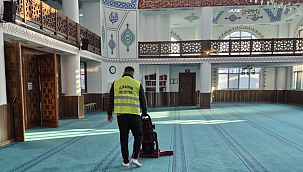 İlkadım Belediyesi İbadethaneleri Temizliyor