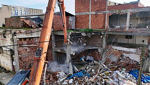 Gülsan Sanayi Sitesinde Yıkım Çalışmaları Devam Ediyor