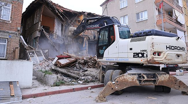 İlkadım'da Metruk Yapılar Bir Bir Yıkılıyor