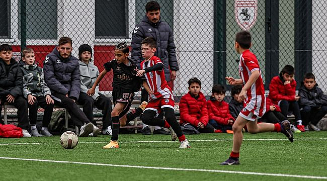 Miniklerden Futbol Şow!...