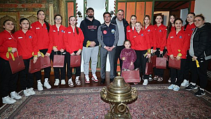 Zorlu Koleji Kız Basketbol'dan Başkan Yazıcıoğlu'na Ziyaret