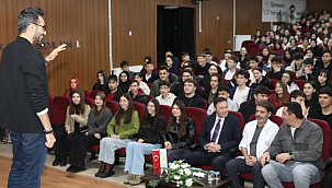 Gençlerin Eğitim ve Kariyer Yolculuğuna Rehber Oluyor