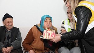 İlk Doğum Gününü 74 Yaşında Kutladı