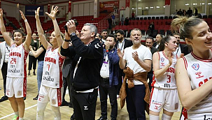 Kuzeyin Perileri Evinde Parkeye Çıkıyor