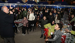 Başkan Sandıkçı Öğrencilerin İftar Sevincine Ortak Oldu 