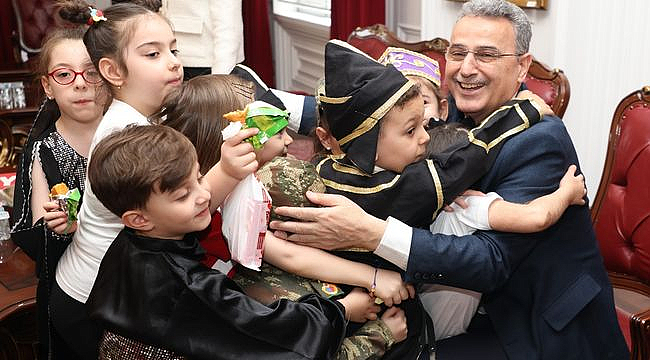 23 Nisan Egemenlik ve Bağımsızlığımızın Simgelerinden