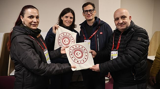 Başkan Sandıkçı'dan İsviçreli Gazetecilere Anlamlı Hediye