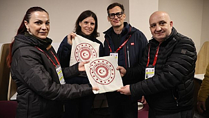 Başkan Sandıkçı'dan İsviçreli Gazetecilere Anlamlı Hediye