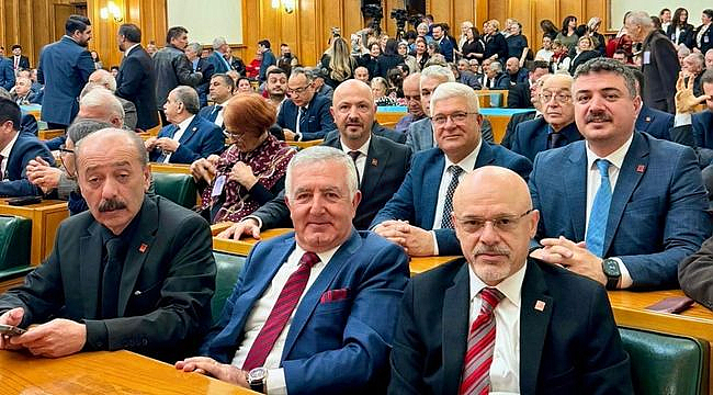 CHP'nin 81 İl Başkanı Özgür Özel'in Liderliğinde Birlik Mesajı Verdi