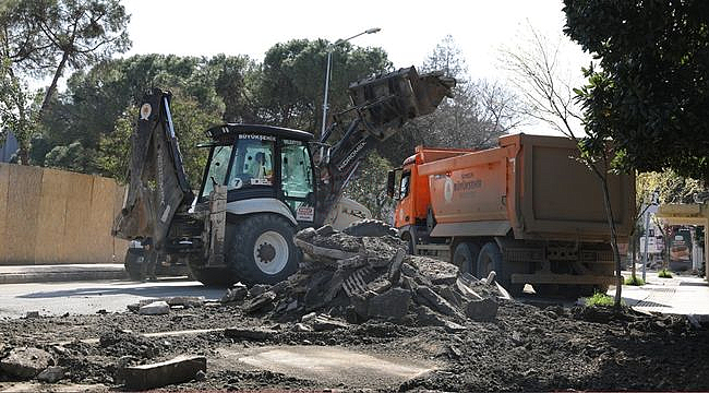 İstiklal Caddesi'nde Asfalt ve Kaldırım Çalışmaları Başladı
