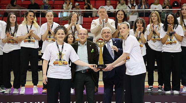 Samsun'un Gururu Zorlu Koleji Şampiyonluk Kupasına Kavuştu