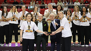 Samsun'un Gururu Zorlu Koleji Şampiyonluk Kupasına Kavuştu