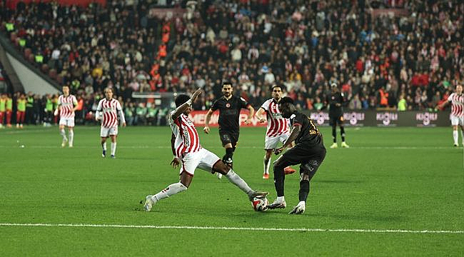 21 Yıl Sonra Galatasaray'a Şampiyonluk Yolunda Samsunspor'dan Ağır Darbe 4-1