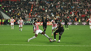 21 Yıl Sonra Galatasaray'a Şampiyonluk Yolunda Samsunspor'dan Ağır Darbe 4-1