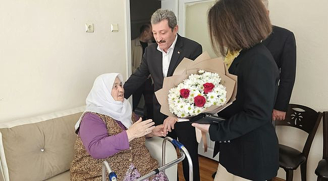 Anneler Günü Kutlu Olsun