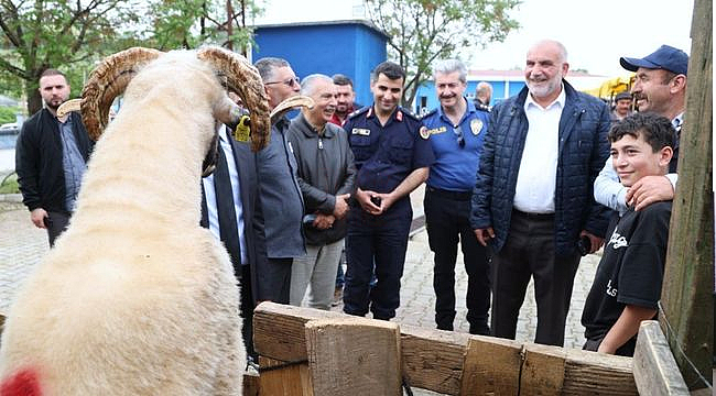 Canik Belediyesi Kurban Pazarı'na Büyük Rağbet